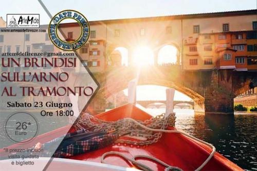 Un Brindisi Navigando In Barca Sull'arno - Firenze