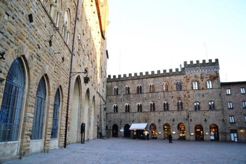 Palazzo Dei Priori Volterra - Volterra