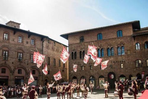 Omaggio Di Primavera - Volterra