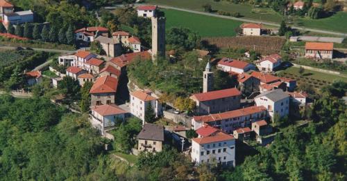 Denice, Un Museo A Cielo Aperto - Denice