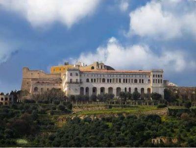 I Sotterranei E La Chiesa Di San Martino - Napoli