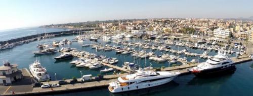 Il Ponte Dell'immacolata In Barca A Vela - Riposto