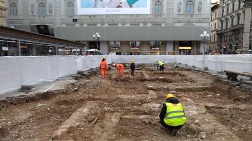 Una Piazza Da Sempre - Firenze