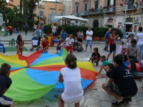 Il Giullare Dei Piccoli E Parata Dei Giullari - Trani