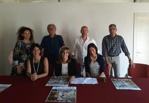 Libri Dal Vivo... Nel Chiostro A Montorio Al Vomano - Montorio Al Vomano