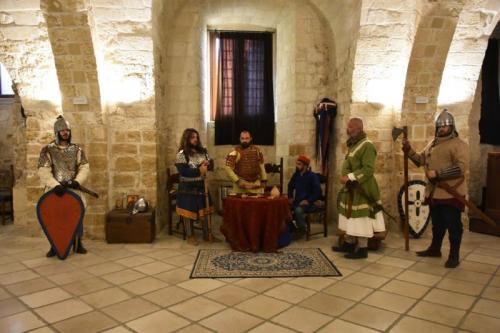 A Spasso Tra I Vicoli Della Storia - Taranto