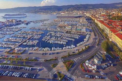 Itinerari Urbani A Trieste - Trieste