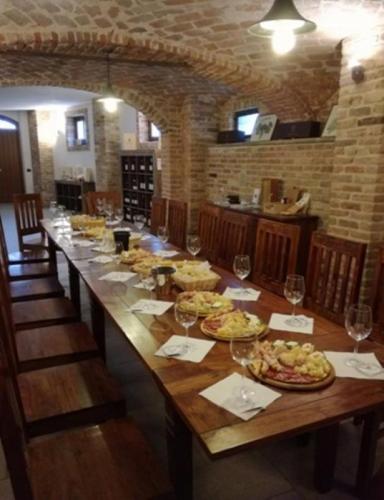 Poderi Moretti Cantina Aperta Per Visita Guidata E Degustazione Pregiati Vini Di Alba Langhe E Roero Autunno 2024 - Monteu Roero