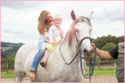 Festa Della Mamma In Scuderia A Cornello - Camerata Cornello