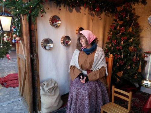 Una Befana Carica Di Doni A San Giovanni