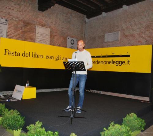 Pordenonelegge Poesia Presenta Collana Gialla Oro
