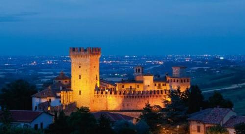 Capodanno Reale Al Castello A Piacenza - Piacenza
