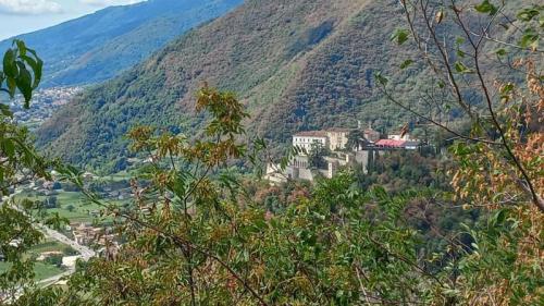 Il Monte Pallone Tra Castagni E Pittoreschi Borghi - Cison Di Valmarino